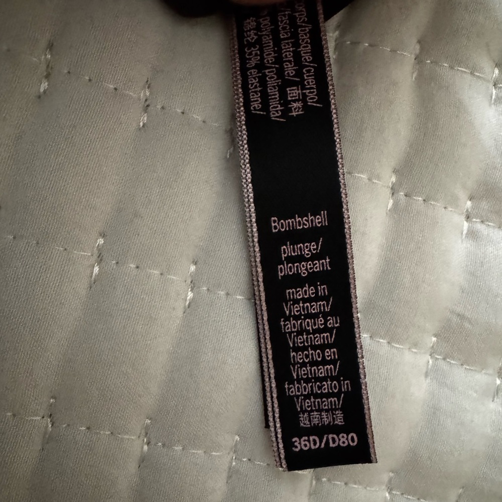 Victoria's Secret Black Bra and Panty Set - Picture 5 of 6